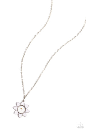 Paparazzi Petals of Inspiration- White